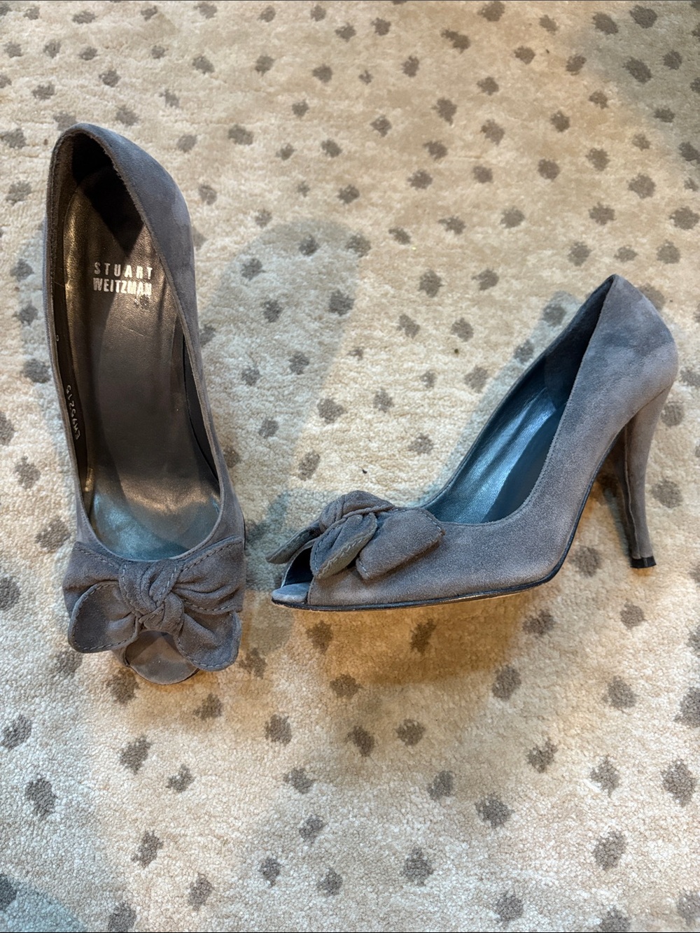 Stuart Weitzman gray suede peep toe bow high heels size 6